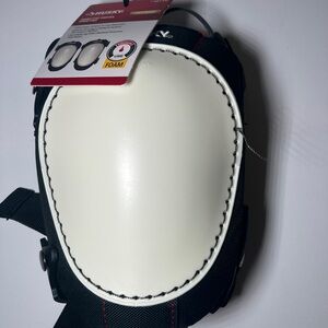 Husky Black and White Knee Pads